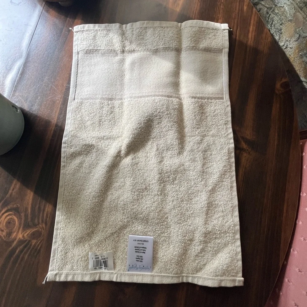. Saturday Knight Limited Tip towel